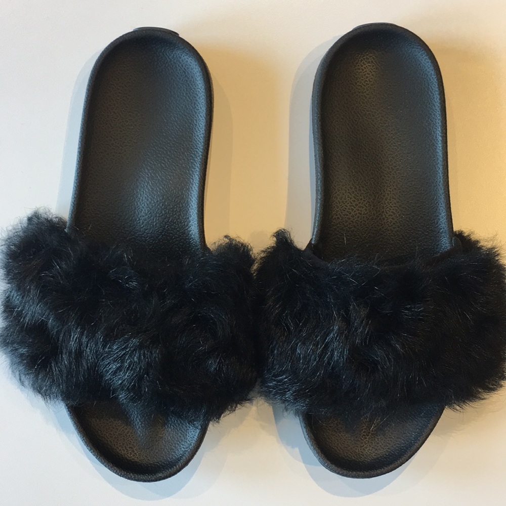 UGG Royale Slide - size 9